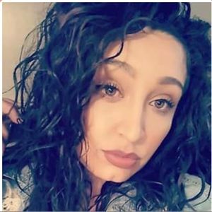 Meet your Posher, Zenia